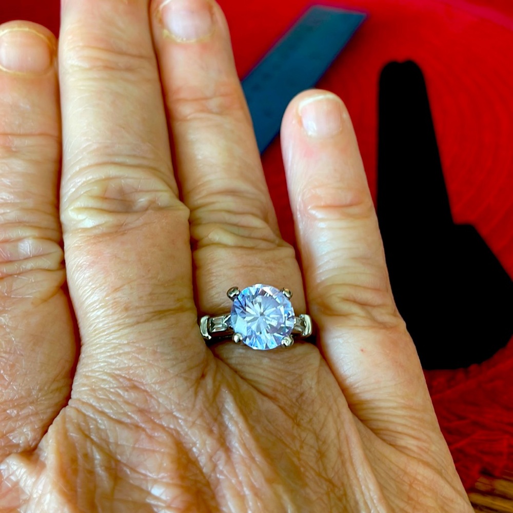 Beautiful costume ring. Size 9.5